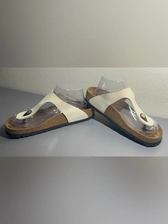 Birkenstock Gizeh Cream T-Strap Sandals - Picture 2 of 9